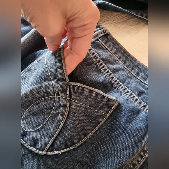 Calvin Klein blue jeans low rise, straight leg, size 8, unique back pockets - Picture 6 of 16